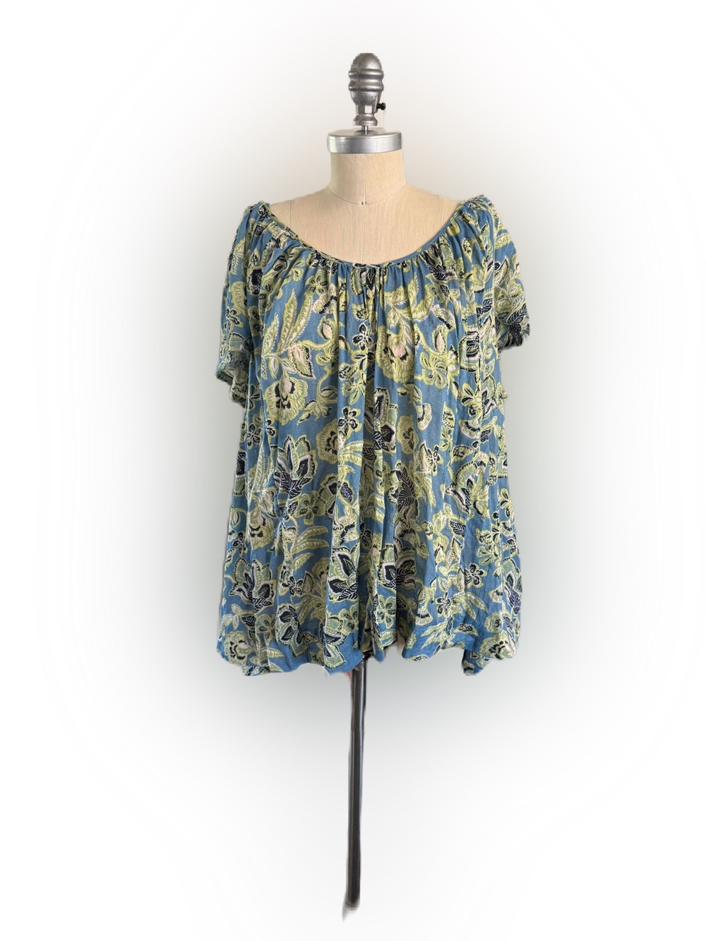 Free People Women’s Boho Babydoll Floral Top With Tie Back Closure. Size XS